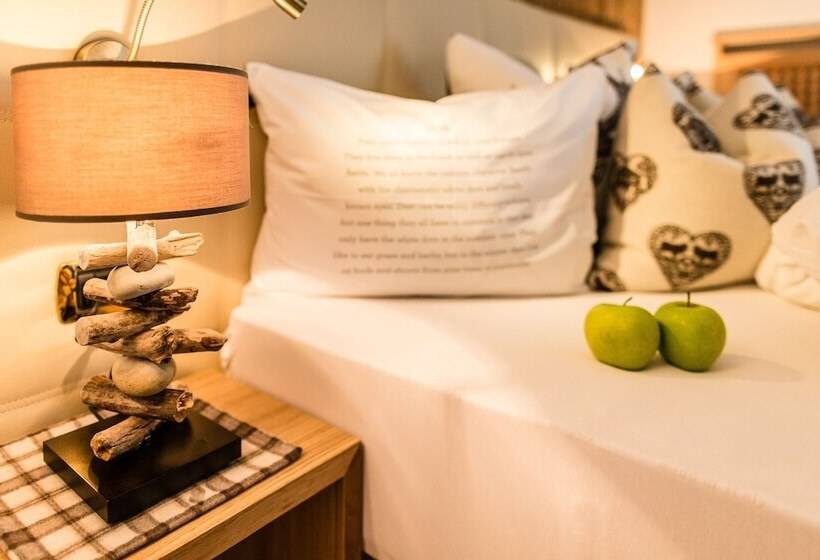 هتل Alpin Boutique Villa Gabriela   Adults Only
