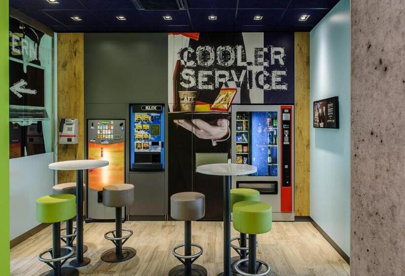 בית מלון כפרי Ibis Budget Salzburg Airport   Self Check In
