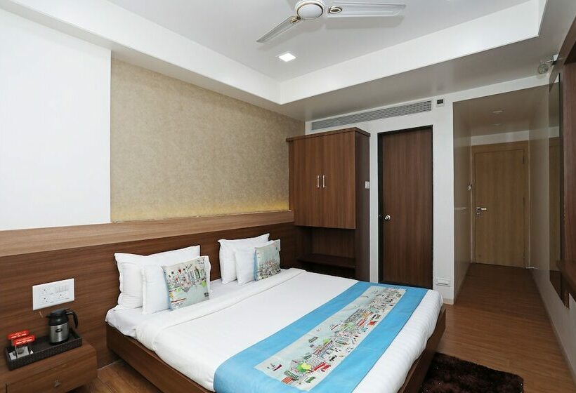 فندق Renovos  Riviera