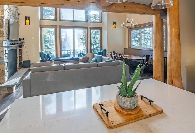 리조트 Snow Creek Cabins By Fernie Lodging Co