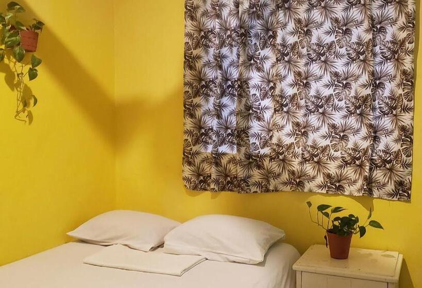 Tres Mundos Hostel