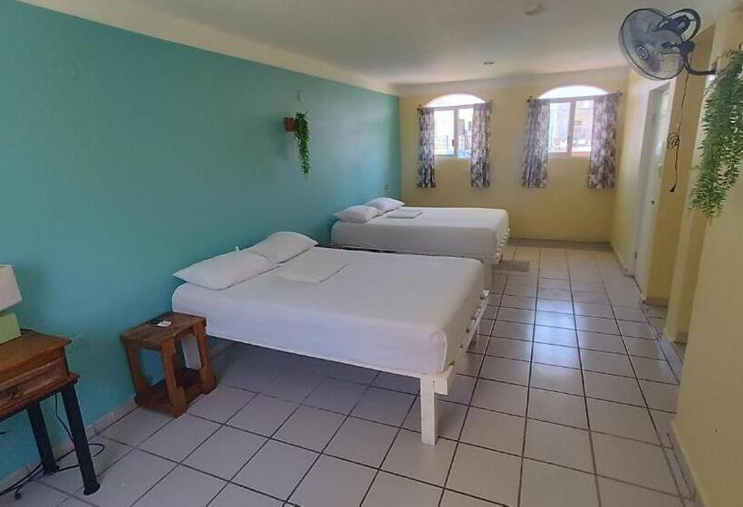 Tres Mundos Hostel