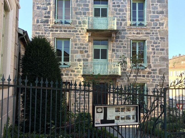 住宿加早餐  La Maison De Famille