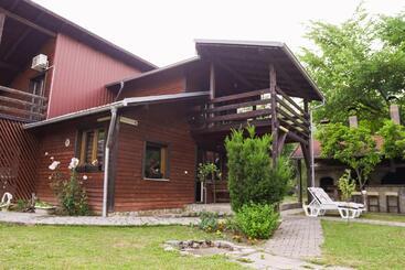 تختخواب و صبحانه Villa Una Dvoslap