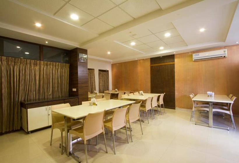 ホテル Thaai Coimbatore   Opposite Railway Station