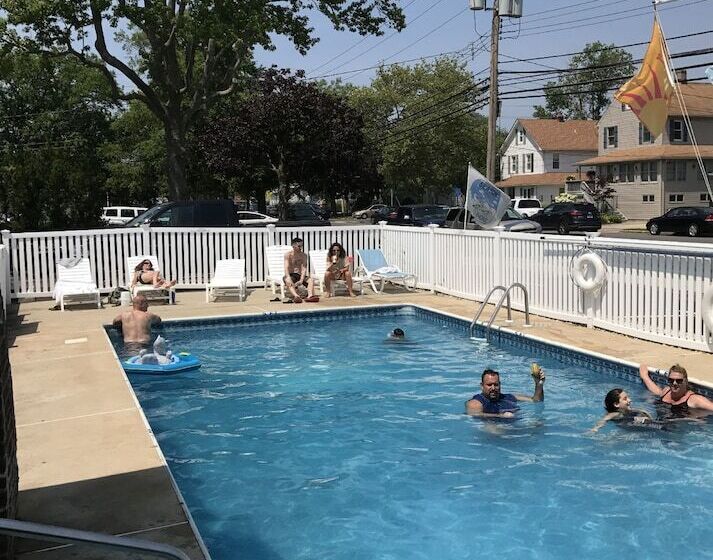Pelican Point Motel