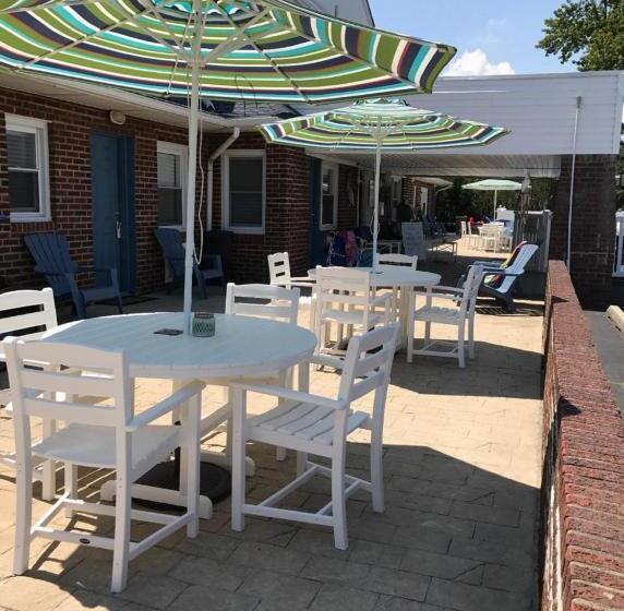 Pelican Point Motel