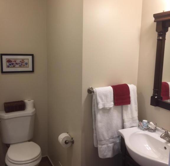 Sir Isaac Brock B&b Luxury Suites