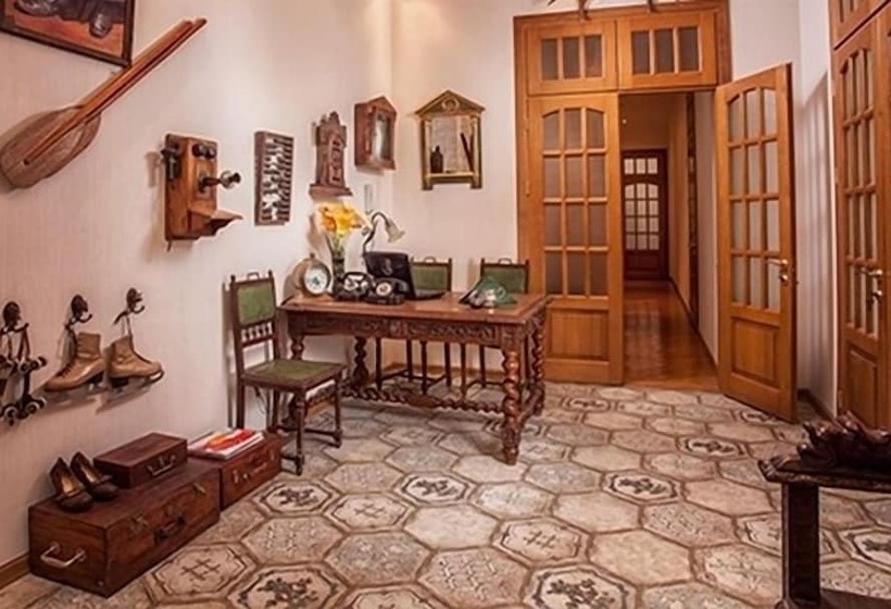 هاستل Esther House Hotel Museum
