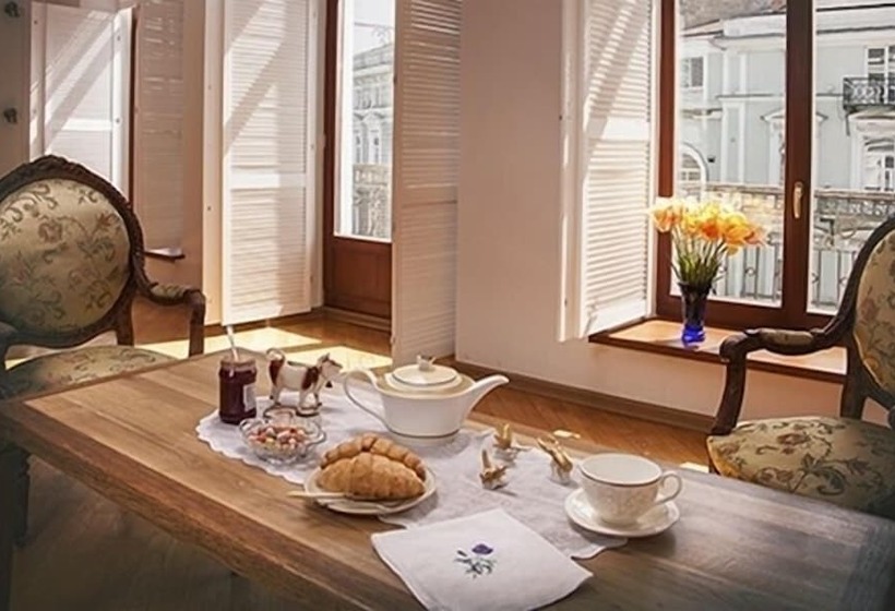 هاستل Esther House Hotel Museum
