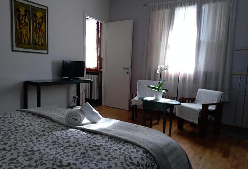 تختخواب و صبحانه Home Meditamondo