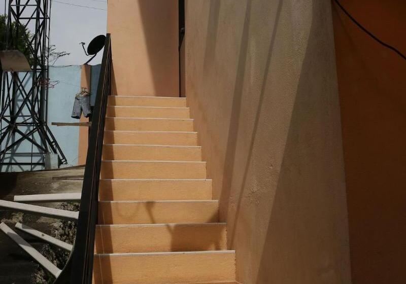 تختخواب و صبحانه D Downhill Place