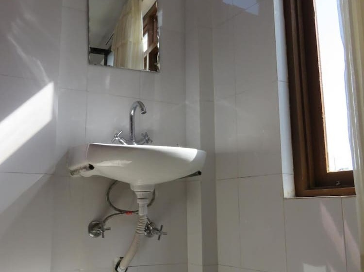 تختخواب و صبحانه Friend S Guest  House