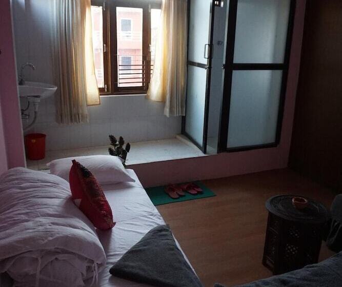 تختخواب و صبحانه Friend S Guest  House