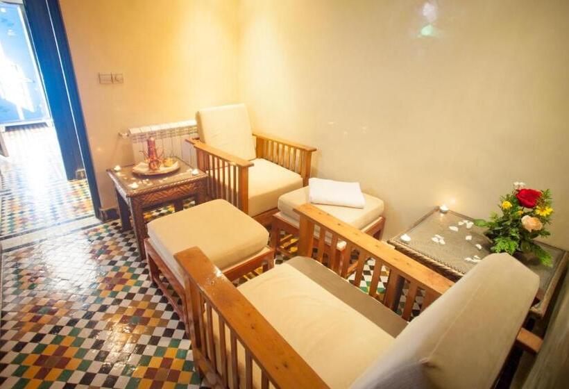 تختخواب و صبحانه Villa Pomme D'or