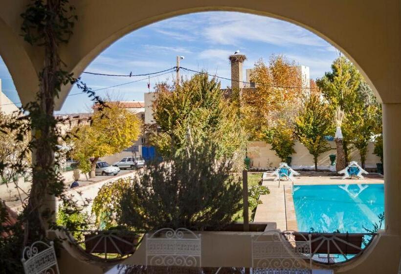 تختخواب و صبحانه Villa Pomme D'or