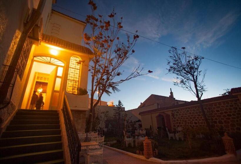 تختخواب و صبحانه Villa Pomme D'or