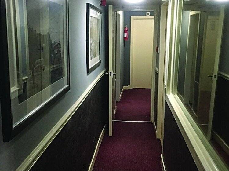 Bobby S Bunkhouse Hostel