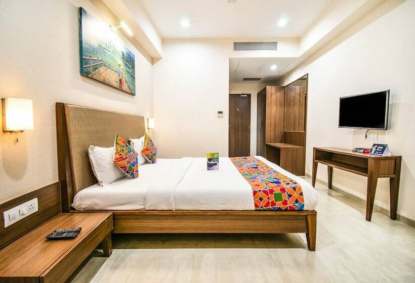 Отель Fab Flora