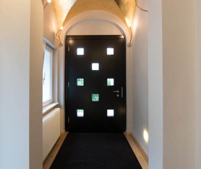 هتل Liono Boutique