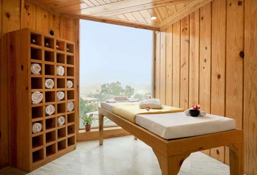 هتل Ramada By Wyndham Dehradun Chakrata Road