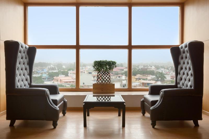 هتل Ramada By Wyndham Dehradun Chakrata Road