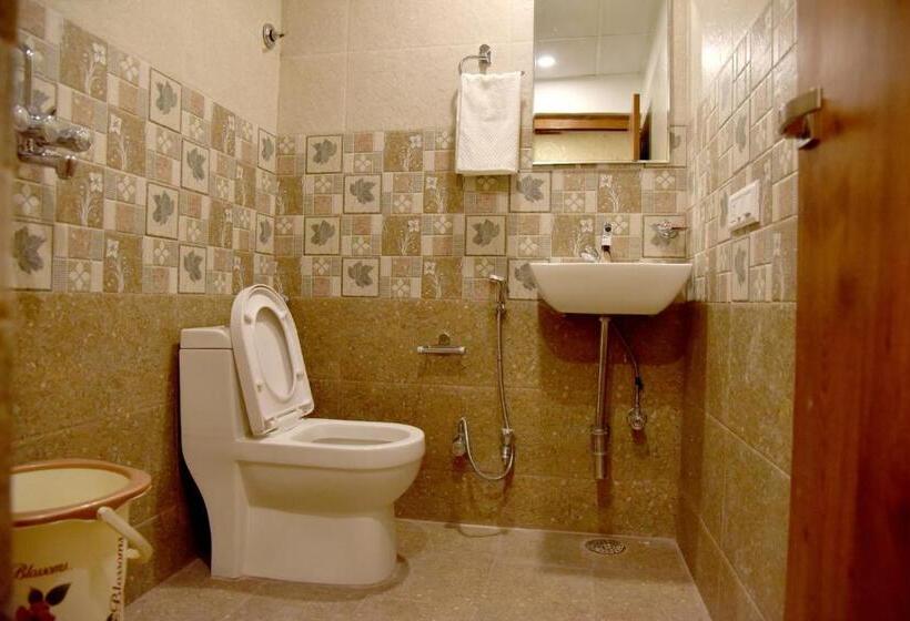 فندق Triveni Residency