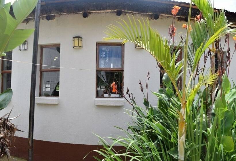 فندق صغير Graskop Family Retreat And Backpackers