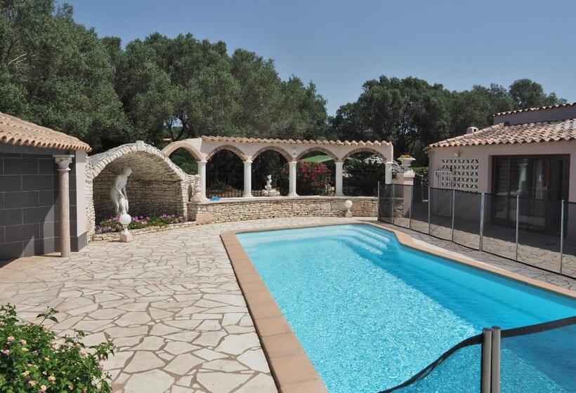 تختخواب و صبحانه Domaine De Foresta