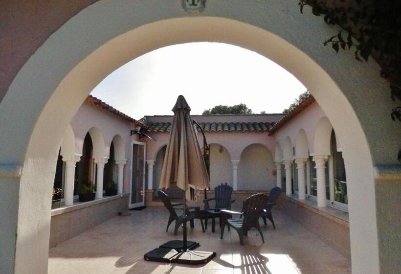 تختخواب و صبحانه Domaine De Foresta