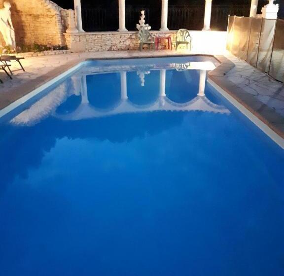 تختخواب و صبحانه Domaine De Foresta