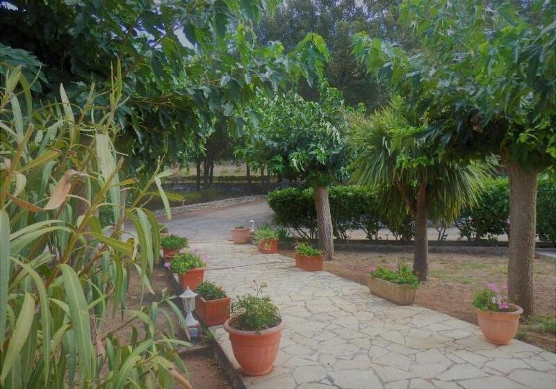 تختخواب و صبحانه Domaine De Foresta
