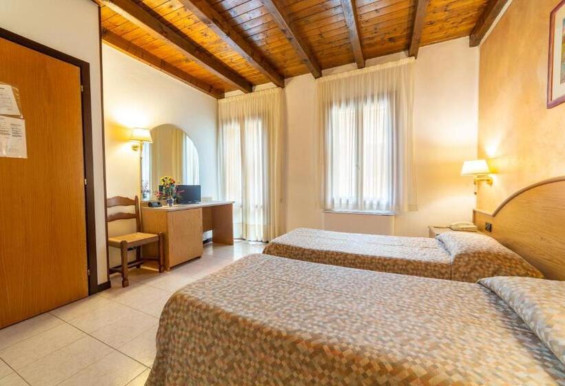 בית מלון כפרי Albergo Ristorante Leon D'oro