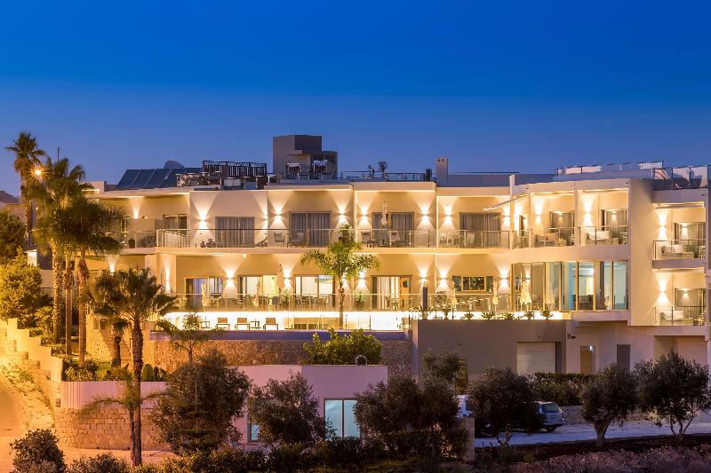 هتل Caneiros Luxury House & Suites
