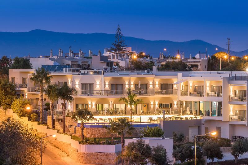 هتل Caneiros Luxury House & Suites