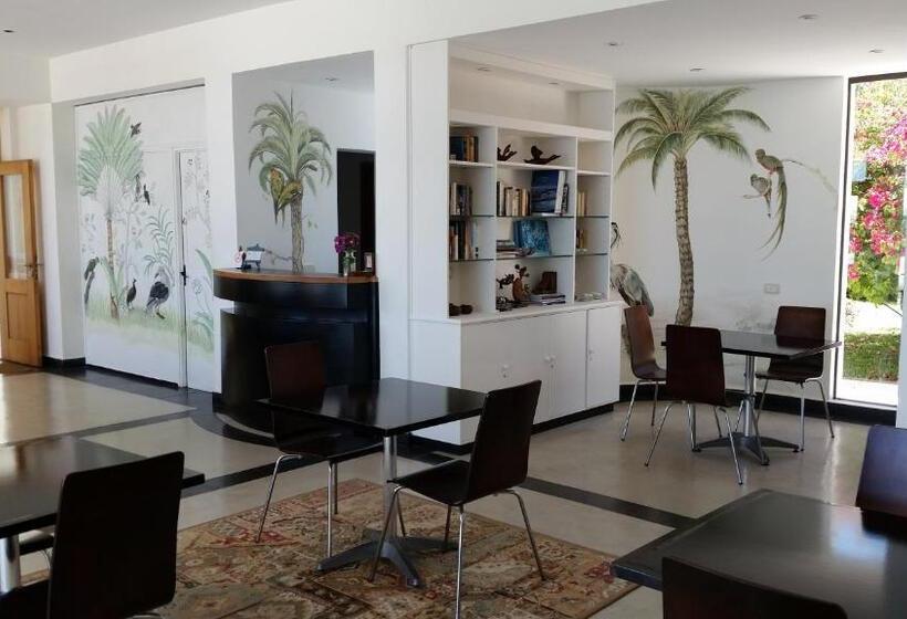 هتل Posada De Los Pajaros