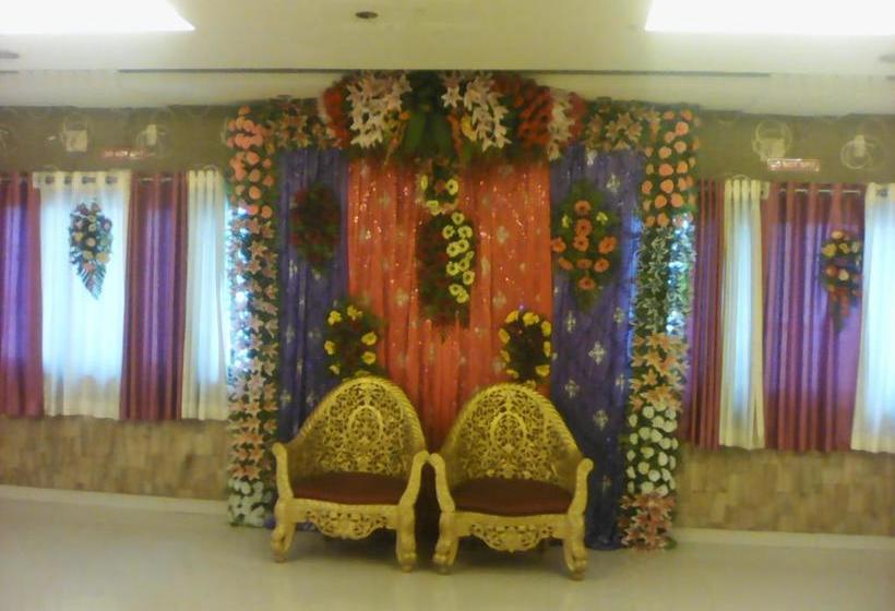 ホテル Shivam Inn
