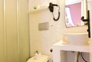 تختخواب و صبحانه Maison D Azur Alaçatı