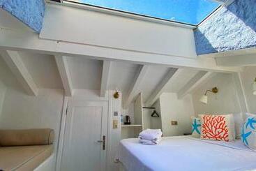 تختخواب و صبحانه Maison D Azur Alaçatı