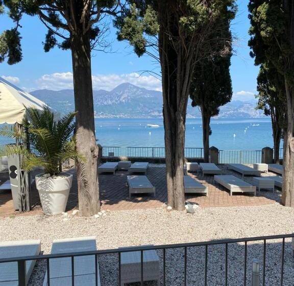 هتل Baia Dei Pini