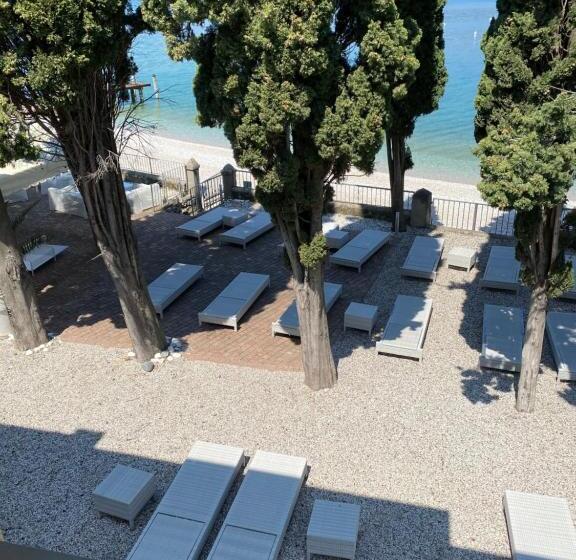 هتل Baia Dei Pini