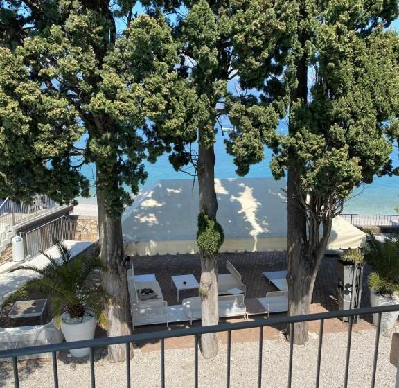 هتل Baia Dei Pini