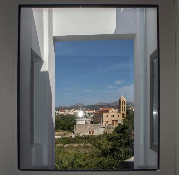 هتل Castell
