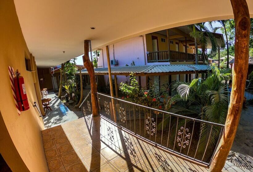 هتل Frank's Place