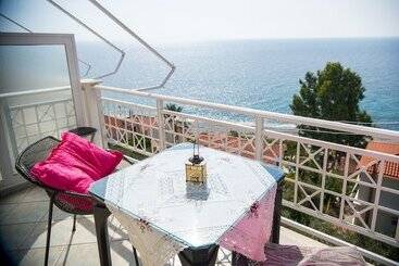 Maria Plomari Apartments