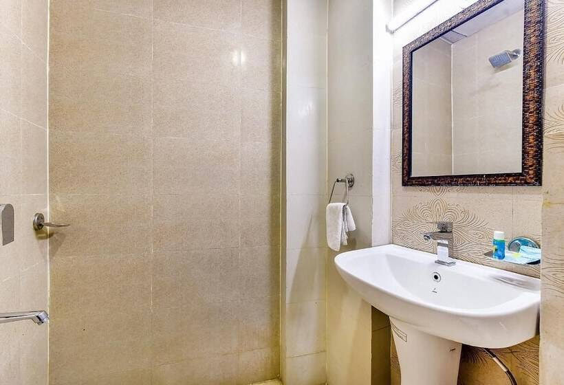בית מלון כפרי Treebo Trend Surya Residency