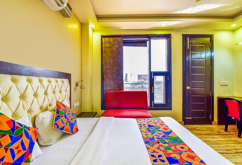 בית מלון כפרי Treebo Trend Surya Residency