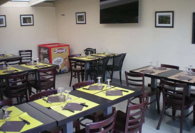 فندق Café De La Gare