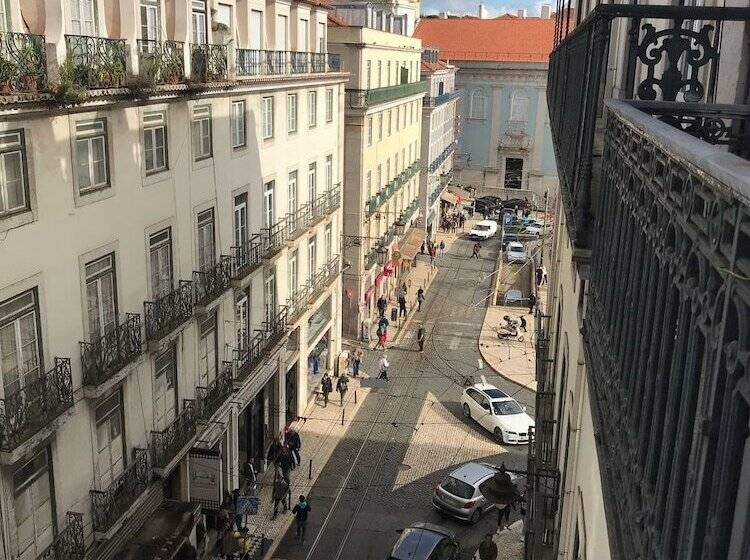 هتل Happy At Chiado