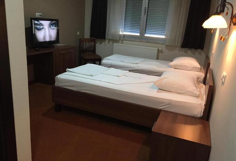 هتل Oaza